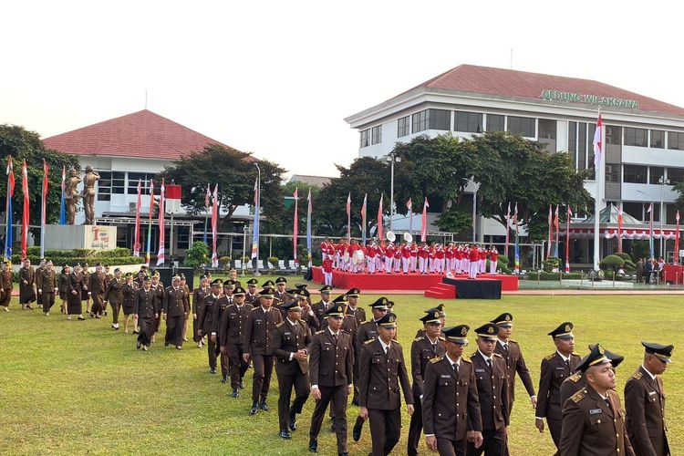Peserta upacara Hari Bhakti Adhyaksa ke-63 di Badan Diklat Kejaksaan RI, Pasar Minggu, Jakarta Selatan (22/7/2023).