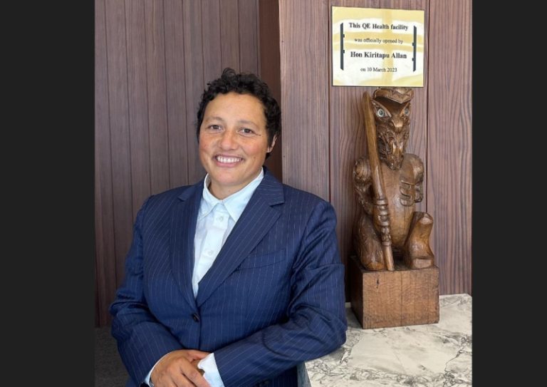 Menteri Kehakiman Selandia Baru Kiri Allan