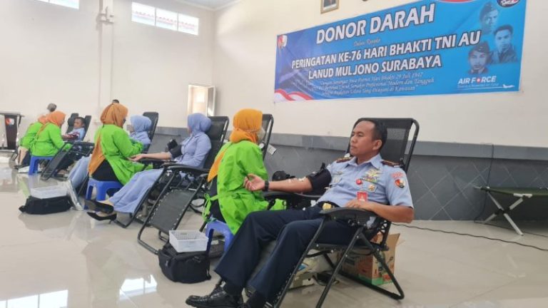 Lanud Muljono Surabaya Gelar Donor Darah Hari Bhakti TNI AU ke-76 Tahun 2023