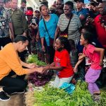 Presiden Jokowi Kunjungi Pasar Pharaa, Sapa Warga serta Cek Harga Kebutuhan Pokok.