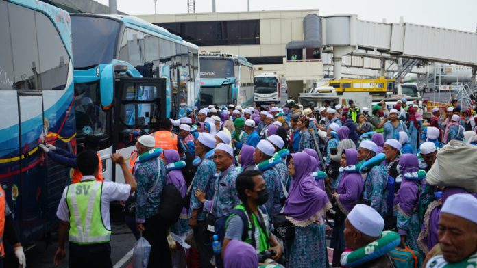 “Alhamdulillah, Jemaah kloter Pertama Embarkasi Surabaya Telah Kembali ke Tanah Air