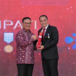 Walikota Surabaya Bersama 5 Mitra Kerja Jatim Menerima Penghargaan Tertinggi Bidang Penurunan Stunting