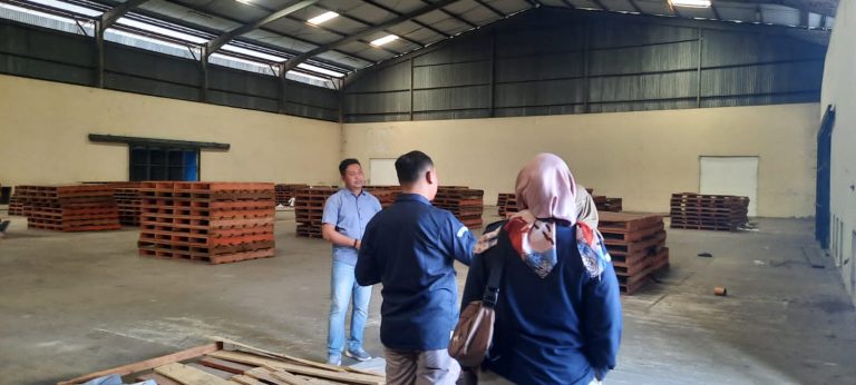 KPU kabupaten Mojokerto saat melakukan survei gudang Bulog bulan lalu. (Foto : dok.KPU Kabupaten Mojokerto)