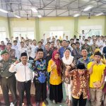 Anggota DPR RI Dyah Roro Esti Widya Putri (kerudung putih)