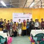 Anggota DPR RI Dyah Roro Esti Widya Putri (kerudung putih)