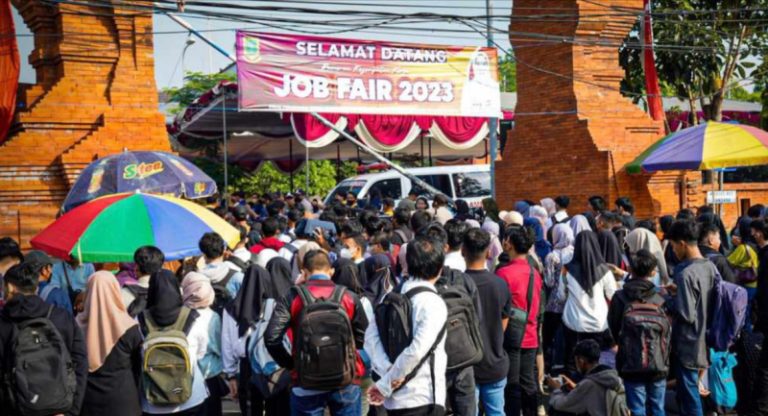 Job Fair 2023 : DPMPTSPNaker Kota Mojokerto Mewajibkan 30 Perusahaan Melaporkan Hasil Rekrutmen dalam 3 Bulan