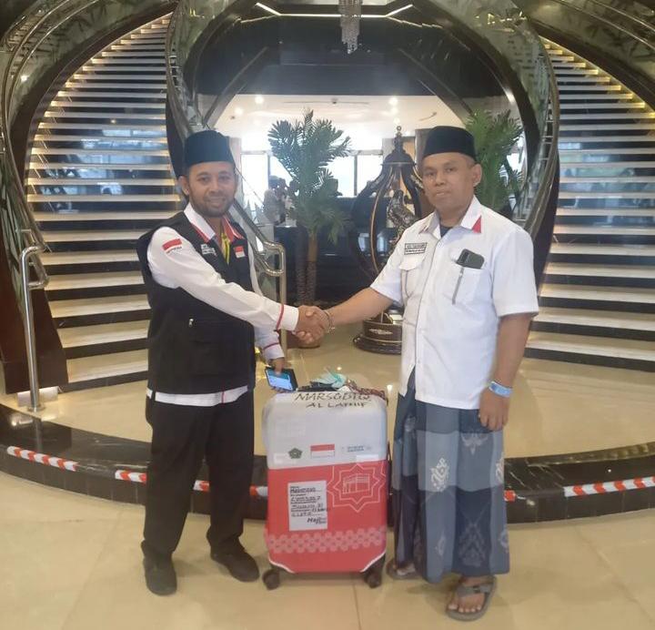 Dua jamaah haji Kabupaten Mojokerto harus kembali ke Tanah Air lebih awal karena alasan kesehatan.