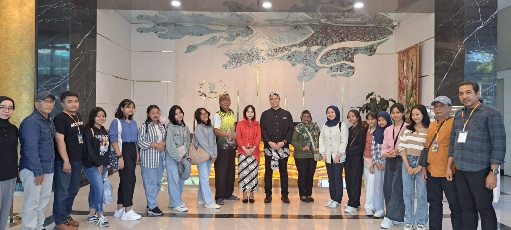 30 Pelajar dari Mojokerto ikuti Surabaya Cross Culture Internasional Folk Art Festival. (Foto : dok.dikbud Kota Mojokerto)