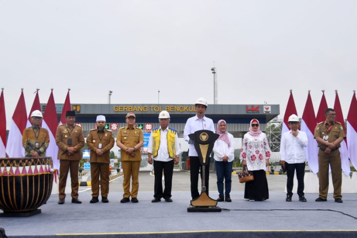 Presiden Jokowi resmikan jalan tol ruas Bengkulu-Taba Penanjung (20/7/2023) (Foto: Kris - Biro Pers Sekretariat Presiden)