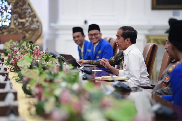 Presiden Joko Widodo (Jokowi) menerima Pengurus Besar Pergerakan Mahasiswa Islam Indonesia (PB PMII) di Istana Merdeka, Jakarta (25/7/2023).