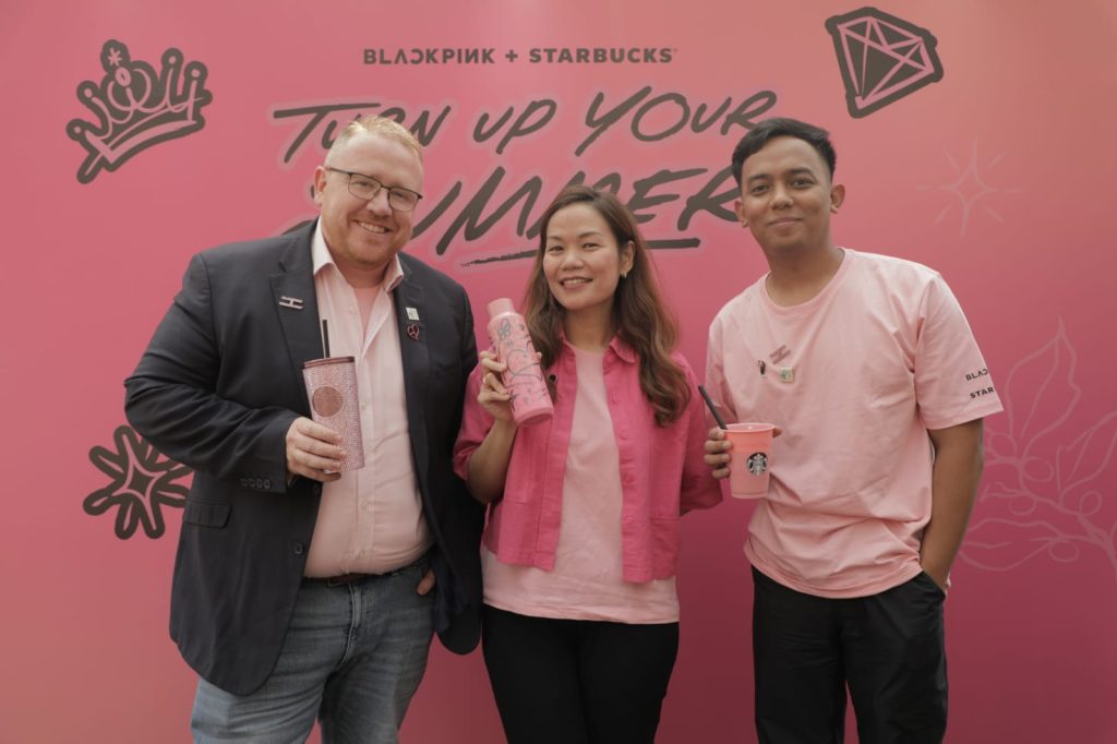 Starbucks dan BLACKPINK berkolaborasi untuk menghidupkan keseruan musim panas di Indonesia