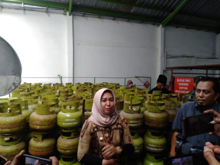 Wali Kota Mojokerto saat melakukan sidak. (Foto : Fio Atmaja)