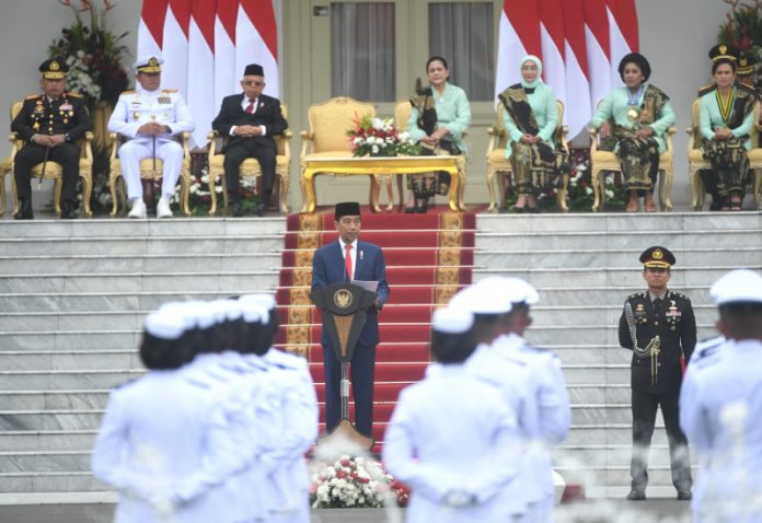 Presiden Joko Widodo (Jokowi) lantik 833 orang calon perwira remaja (capaja) Tentara Nasional Indonesia (TNI) dan Kepolisian Negara Republik Indonesia (Polri). Pelantikan dilakukan pada upacara Prasetya Perwira (Praspa) TNI-Polri Tahun 2023 di Halaman Istana Merdeka, Jakarta (26/7/2023).