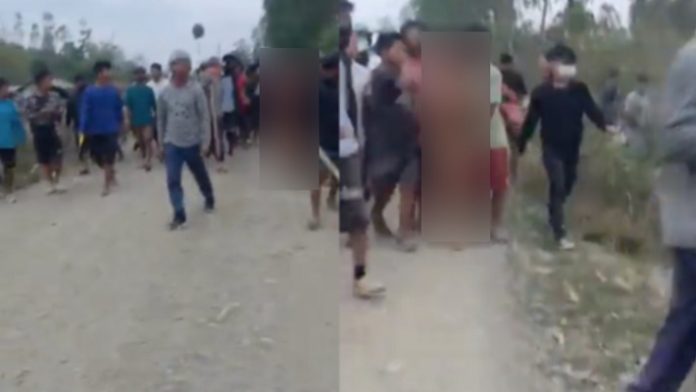 Dua Wanita Diarak Bugil dan Diperkosa Massal