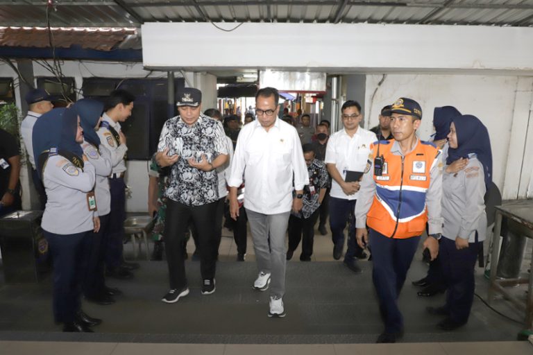Di Terminal Purabaya, Wali Kota Surabaya dan Menteri Perhubungan Bahas Realisasi Jalur Ganda KA