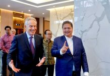 Menko Bidang Perekonomian Airlangga Hartarto bertemu dengan mantan Perdana Menteri (PM) Britania Raya Tony Blair.