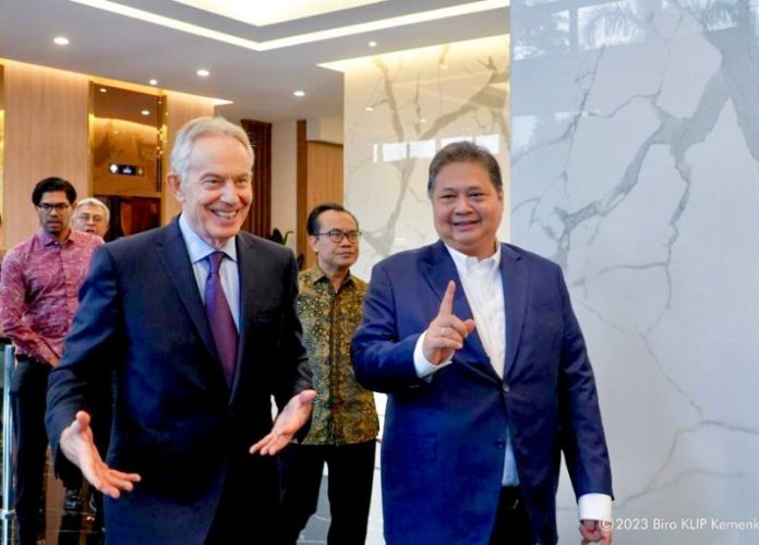 Menko Bidang Perekonomian Airlangga Hartarto bertemu dengan mantan Perdana Menteri (PM) Britania Raya Tony Blair.