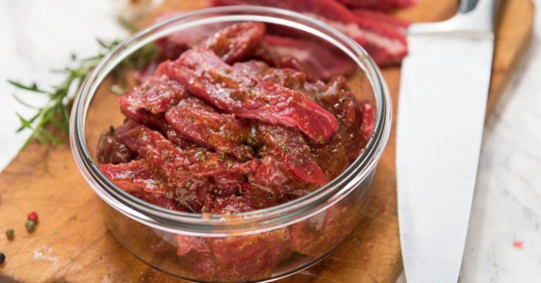 Tips Marinasi Daging Sapi agar Bumbu Meresap Sempurna