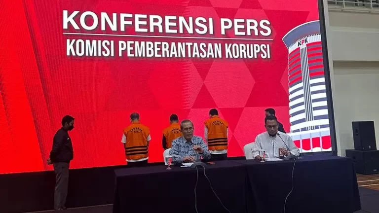 KPK Umumkan 6 Tersangka Korupsi Bansos Beras, 3 Orang Ditahan