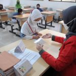 ilustrasi pelajar menabung di bank