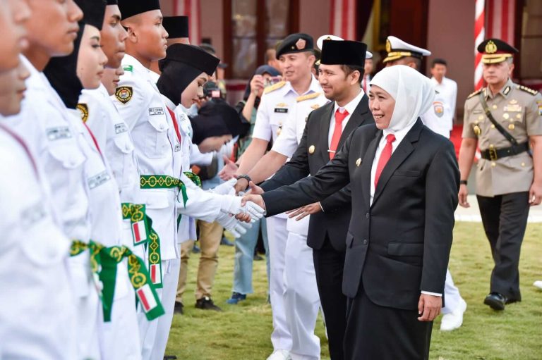 Gubernur Khofifah Motivasi Para Anggota Paskibraka untuk Tingkatkan Prestasi
