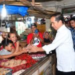 Presiden Jokowi Kunjungi Pasar Sukaramai Tinjau Kondisi dan Harga Sejumlah Komoditas Pangan