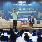 Wakil ketua DPRD Jatim, Anwar Sadad saat memberikan motivasi ke mahasiswa Unesa Surabaya.