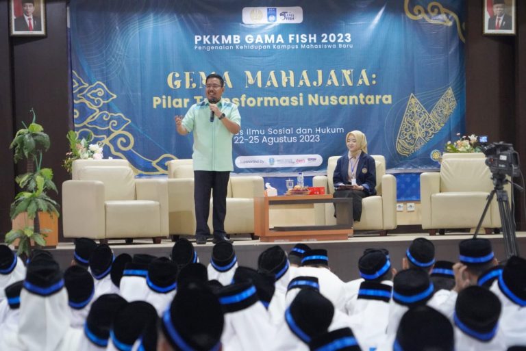 Wakil ketua DPRD Jatim, Anwar Sadad saat memberikan motivasi ke mahasiswa Unesa Surabaya.