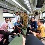 Presiden Jokowi Ajak Para Awak Media Coba Moda Transportasi LRT