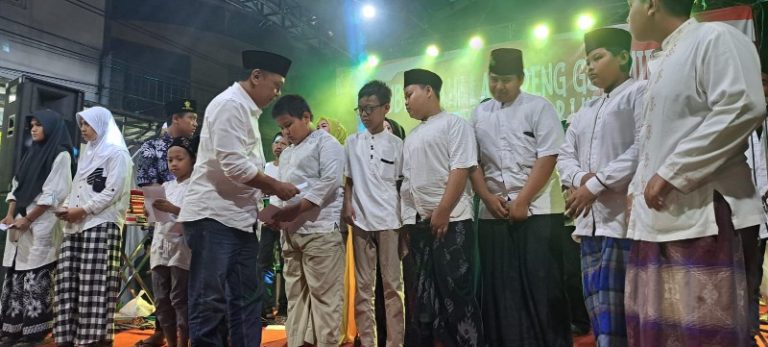 Ngaji Bareng Gus Mifta, Anas Karno beri santunan anak yatim
