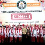 Presiden Jokowi Saksikan Pemecahan Rekor Pergelaran Angklung Terbesar di Dunia, Diikuti 15.110 Peserta