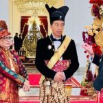 Presiden Jokowi Kenakan Pakaian Khas Kesunanan Surakarta pada HUT Ke-78 RI.