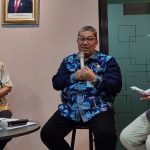 Direktur Jenderal Perkeretaapian Kemenhub Risal Wasal (tengah)