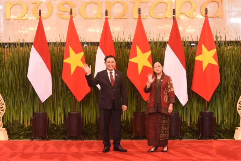 Ketua DPR RI Puan Maharani melakukan bilateral meeting dengan Ketua Majelis Nasional Vietnam, Vuong Dinh Hue dalam rangka penandatanganan MoU Kerja Sama antar Parlemen yang berlangsung di Gedung Nusantara, Kompleks Parlemen, Senayan, Jakarta Pusat (4/8/2023).