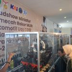 Stasiun Surabaya Gubeng Pamerkan Miniatur Lokomotif Uap DD52 Terbesar di Indonesia