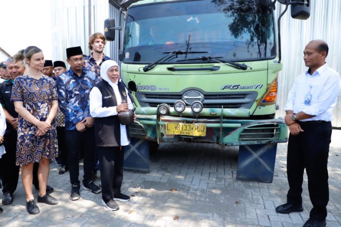 Gubernur Khofifah Melepas Ekspor Perdana 15 Ton Rumput Laut