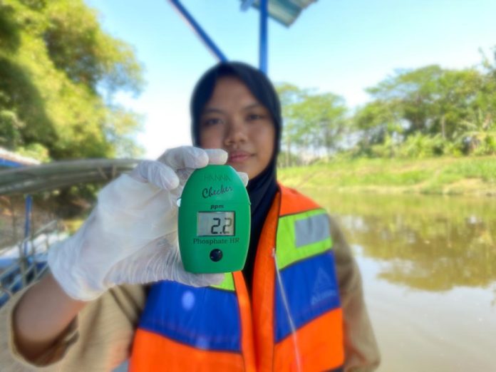 Musim Kemarau, Sungai Brantas Berubah Warna Menjadi Coklat : Penyebab Terkait Limbah dari Jombang
