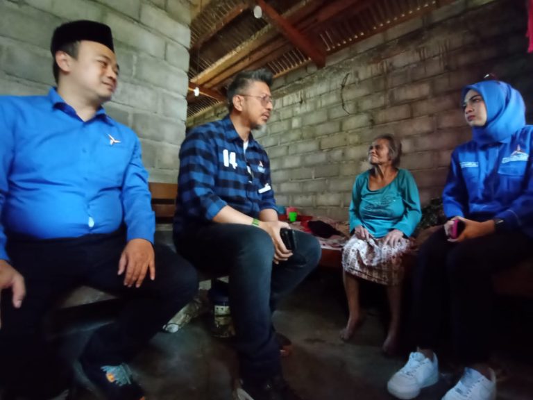 Demokrat Peduli, Renville Antonio Sambangi Mbok Warni yang Hidup Seorang Diri