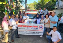 Anggota Fraksi PDI Perjuangan Agatha Retnosari berkolaborasi dengan BPJS Watch Jatim cabang Surabaya, berikan bantuan mobil kesehatan kepada masyarakat kota Surabaya.