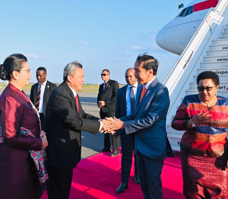 Presiden Jokowi Tiba di Dar Es Salaam Tanzania