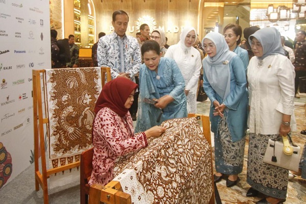 Presiden Jokowi Buka Gelar Batik Nusantara