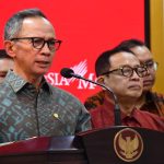 Ketua Dewan Komisioner OJK Mahendra Siregar