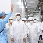 Presiden Jokowi Tinjau Pabrik Baterai Mobil Listrik di Karawang