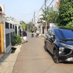 Parkir kendaraan depan rumah
