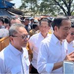 Presiden Jokowi Tinjau Pasar Kranggot, Pantau Harga Bahan Pangan.