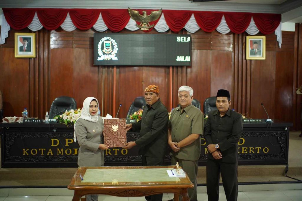 Baca Juga : Pemkot Surabaya dan ITS Dirikian AMDK HE2O, Proses Branding Dikebut Sebulan
