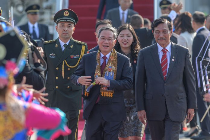 Luhut PM China Jajal Kereta Cepat