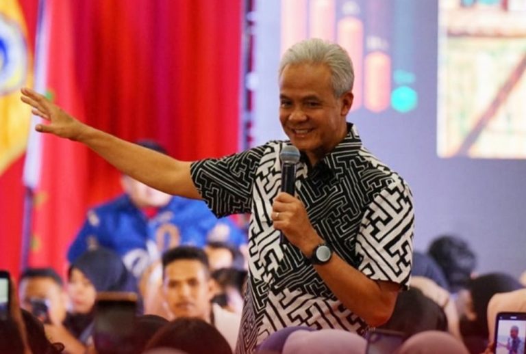 Capres Dari PDIP Ganjar Pranowo Kunjungi Unitomo Surabaya