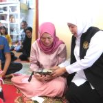 Gubernur Khofifah Takziah ke Rumah Duka Atlet Tinju Farhat Mika