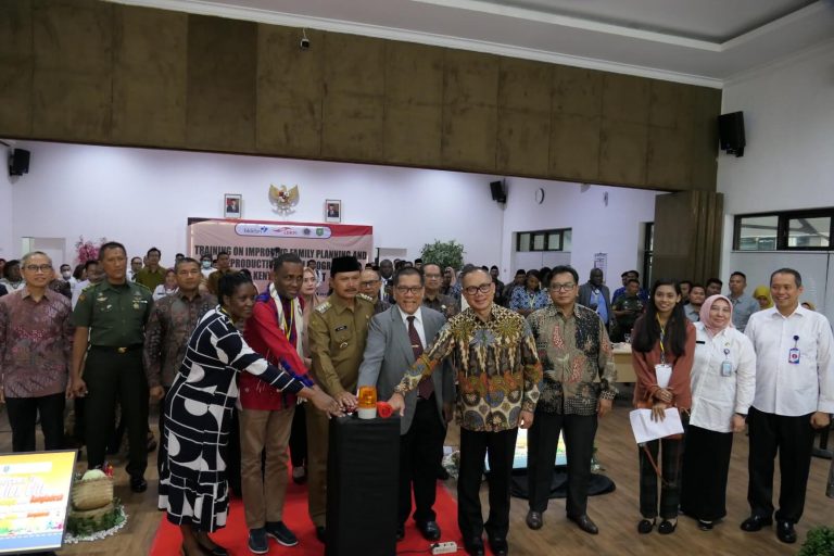 Madiun Tempat Belajar Reproduksi KB Bagi Negara Kenya